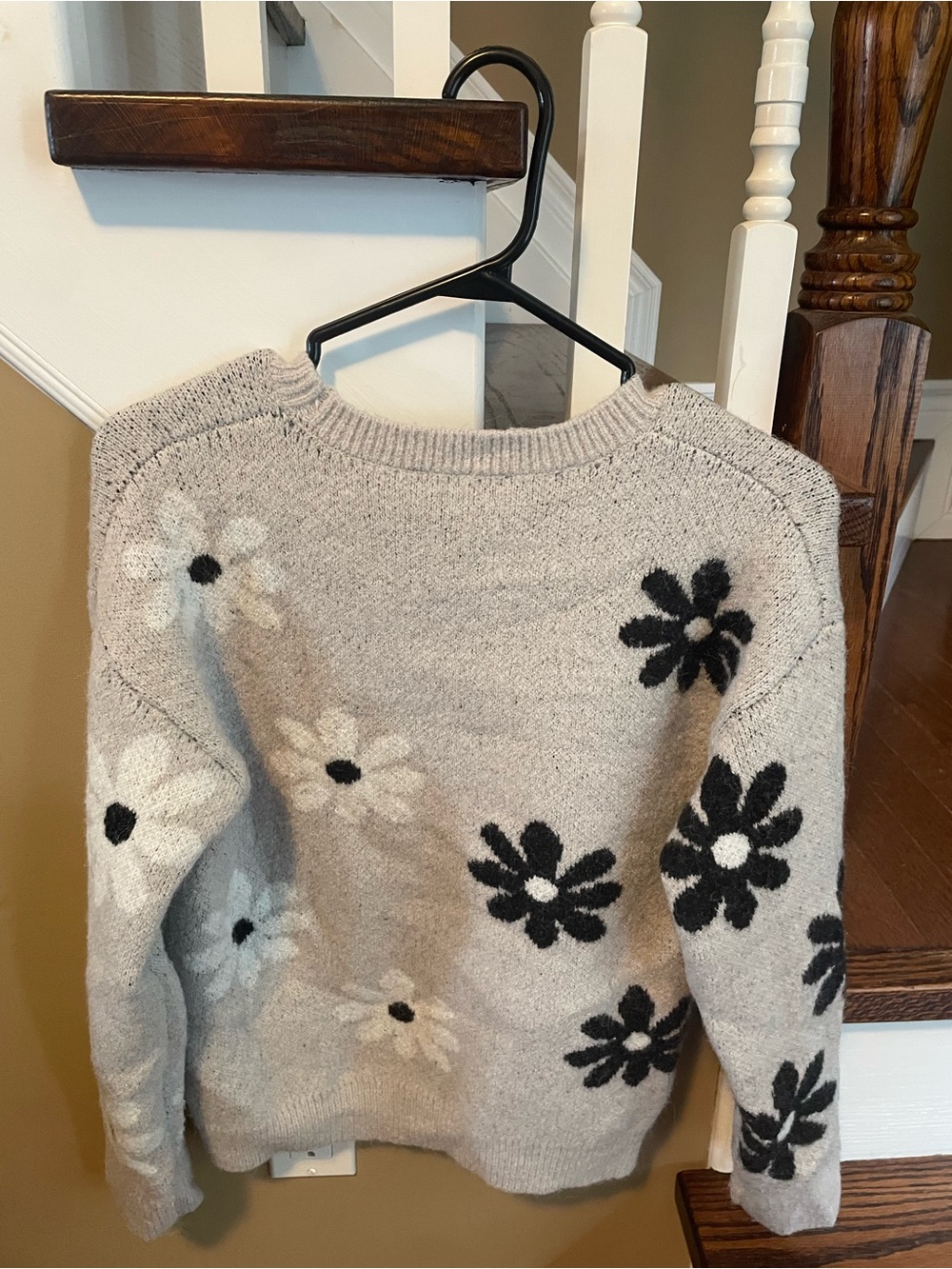 TRUTH Beige Crewneck Sweater with Black and White Floral Motif - Picture 3 of 3